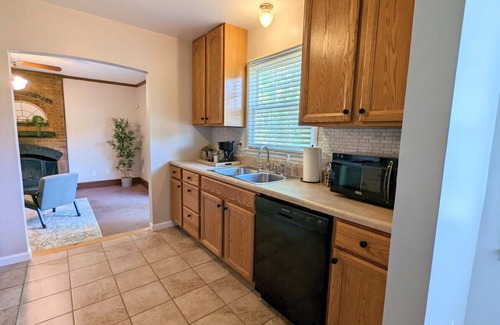 Walnut Creek House | Cheerful 3 Bedroom Home Close to DT Raleigh