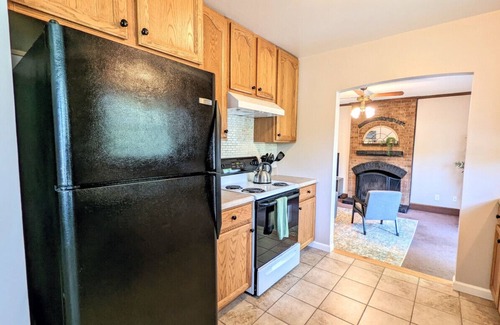 Walnut Creek House | Cheerful 3 Bedroom Home Close to DT Raleigh