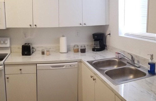 Florida City House | Cheerful 3 Bedroom T/house steps away of Key Largo