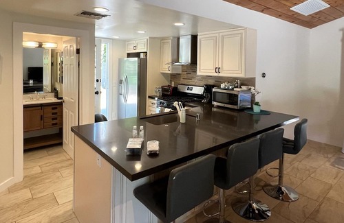 Valley Glen House | Cheerful 3 bedroom vacation home with pool access