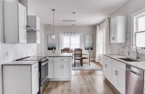 Tobin Hill House | ☀️Cheerful 3-bedroom home w/free parking