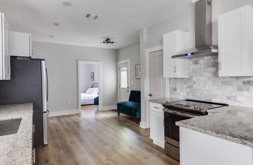 Tobin Hill House | ☀️Cheerful 3-bedroom home w/free parking