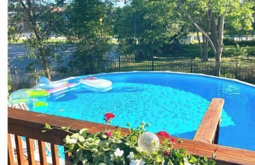 Warrensburg House | Cheerful 3-bedroom home with a pool