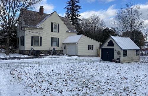 Warrensburg House | Cheerful 3-bedroom home with a pool