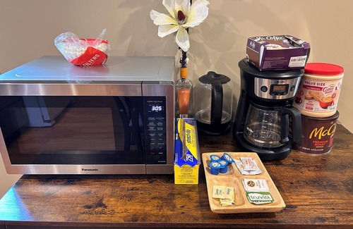 Daly City Apartment | Cheerful 3BR 3BA w/free parking easy access to San Francisco Airport/Downtown