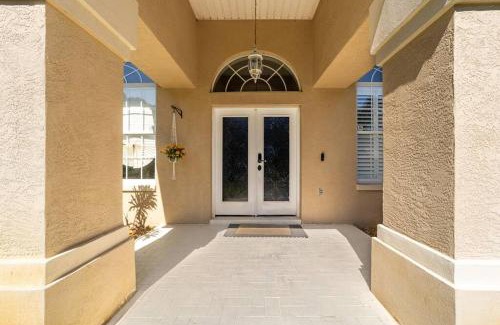 Palm Coast House | Cheerful 4 bed 3 bath pool in a quiet part of town