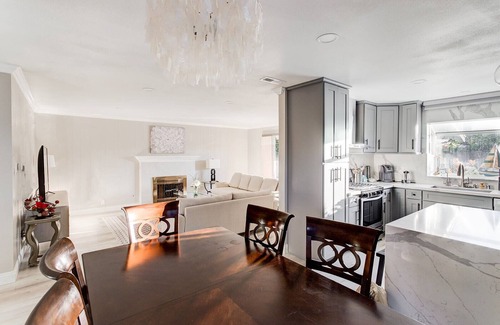 Huntington Beach Villa | Cheerful 4-bedroom 3 bath villa with hot tub