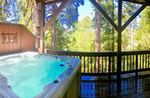 Lake Arrowhead Cabin | Cheerful 4-Bedroom Cabin with Hot Tub