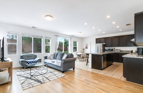 Chino House | Cheerful 4 bedroom 3 bathroom house in Chino Hills