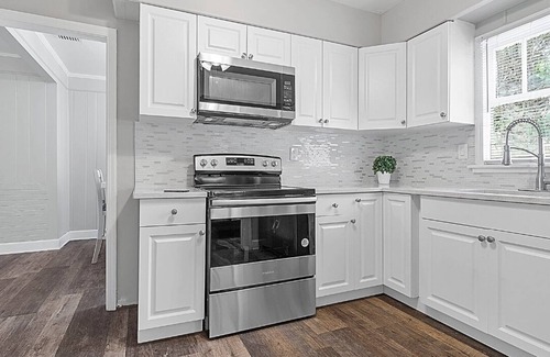 South Palm Park Neighborhood Association House | Cheerful 4 Bedroom Bungalow in Lakeworth