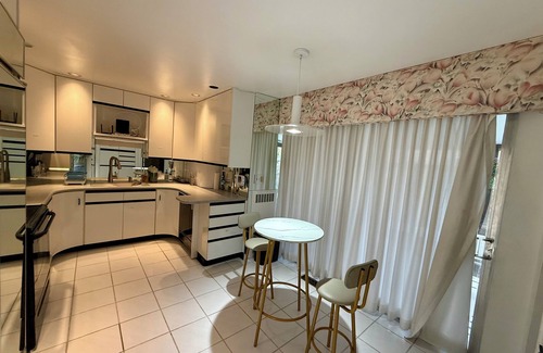 Amherst House | Cheerful 4-bedroom bungalow with indoor fireplace.