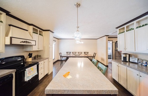 Benton House | Cheerful 4 bedroom cottage on Kentucky lake