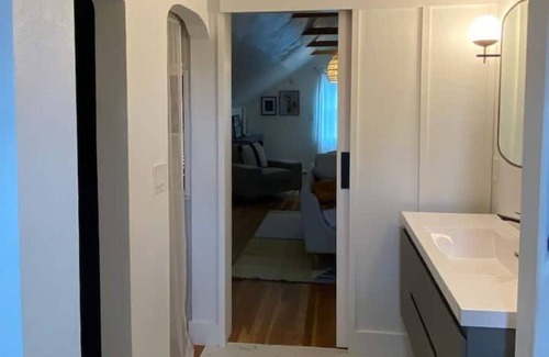 Camas House | Cheerful 4-Bedroom Home, Walkable Neighborhood