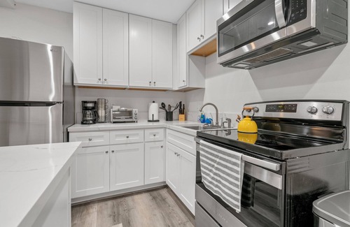 Whittier House | Cheerful 4-bedroom house in nice Whittier with indoor fire place