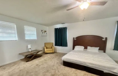 Harlingen House | Cheerful 4 bedroom W open concept Fantastic Home near South Padre