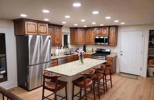 Sandy House | Cheerful 5-bedroom home near slopes with big yard