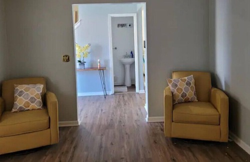 Norfolk House | Cheerful 5 bedroom house centrally located.