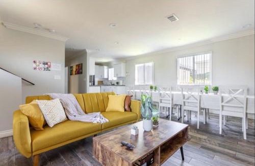 Downtown Los Angeles House | Cheerful 5BR house with parking near USC