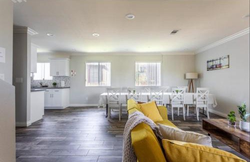 Downtown Los Angeles House | Cheerful 5BR house with parking near USC