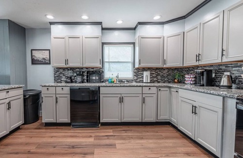 Long Pond House | Cheerful 6 bedroom in the heart of Poconos