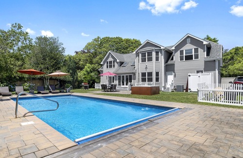 Hampton Bays House | Cheerful 6-bedroom residential home with pool and jacuzzi. Short walk to the bay