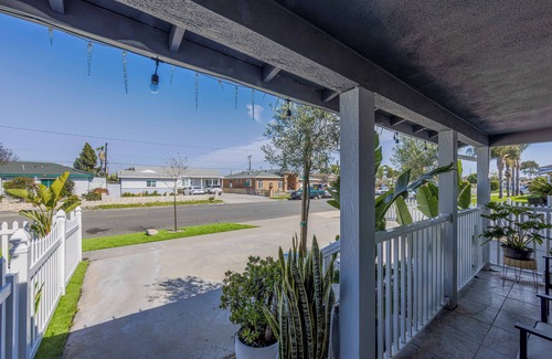 Westminster House | Cheerful and Cozy Home in Orange County Minutes Disneyland & Socal Attractions
