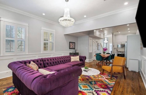 South 7th Ward House | Cheerful & Bright-4 Bedroom Home-Blocks to the FQ!