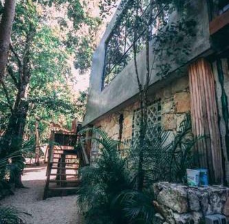 Francisco Uh May Apartment | Cheerful cabin with pool surrounded by nature