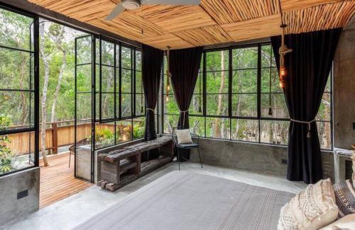 Francisco Uh May Apartment | Cheerful cabin with pool surrounded by nature