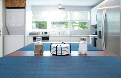 Gainesville House | Cheerful & Charming Stay 3 Miles to UF/Shands/Downtown