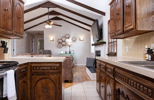 Republic House | Cheerful, Chemical-Free 3-Bedroom Home