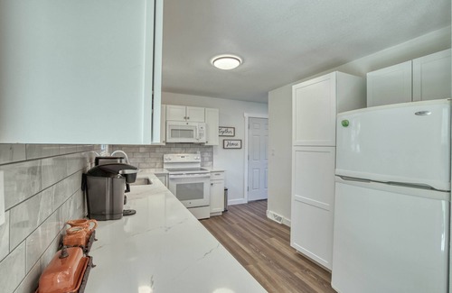 Greeley House | Cheerful CO roomy home with fenced yard