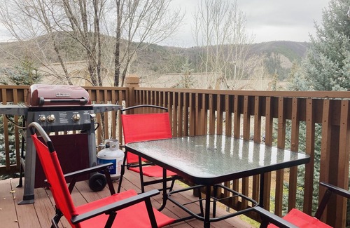 Edwards Condo | Cheerful Condo w/Hot Tub access, 15 min from Beaver Creek