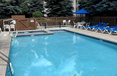 Edwards Condo | Cheerful Condo w/Hot Tub access, 15 min from Beaver Creek