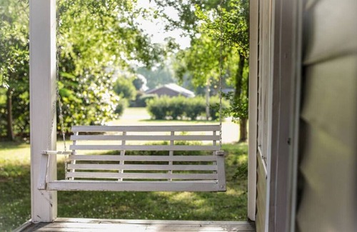 Good Hope House | Cheerful Country Home With Free Parking And Wifi!