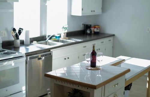 Good Hope House | Cheerful Country Home With Free Parking And Wifi!