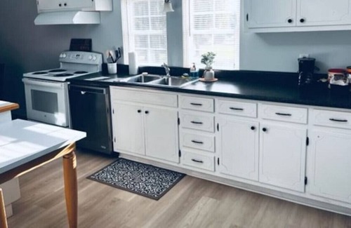 Good Hope House | Cheerful Country Home With Free Parking And Wifi!