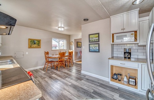 Canon City House | Cheerful Downtown 4 Bedroom Home