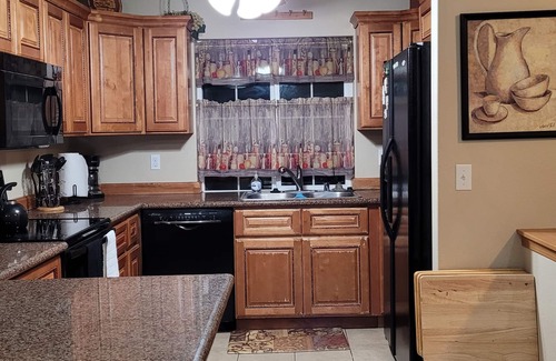 East Olympia House | Cheerful Getaway 5BD/3BTH In the Heart of Lacey