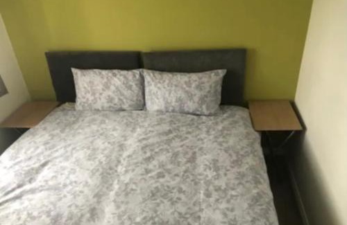 Heeley House | Cheerful Heeley Home