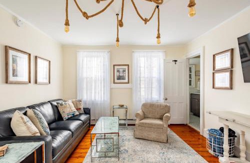 Mystic - New London House | Cheerful Historic 3 BR Townhouse Downtown Mystic