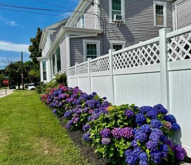 Mystic - New London House | Cheerful Historic 3 BR Townhouse Downtown Mystic