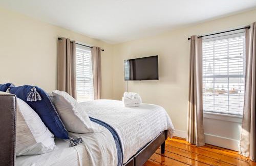 Mystic - New London House | Cheerful Historic 3 BR Townhouse Downtown Mystic