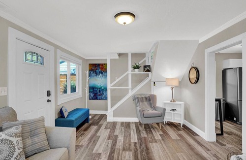Central Colorado Springs House | Cheerful Lake House minutes from all Colorado Springs has to offer!