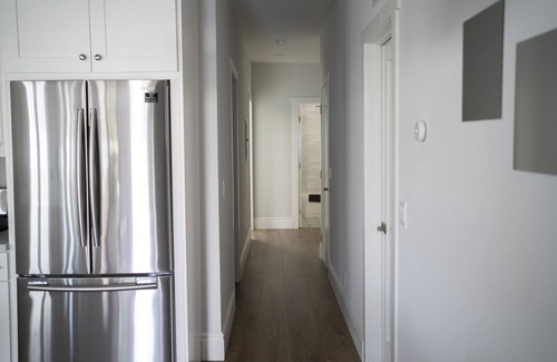 Mid City Apartment | Cheerful Mid-City Gem