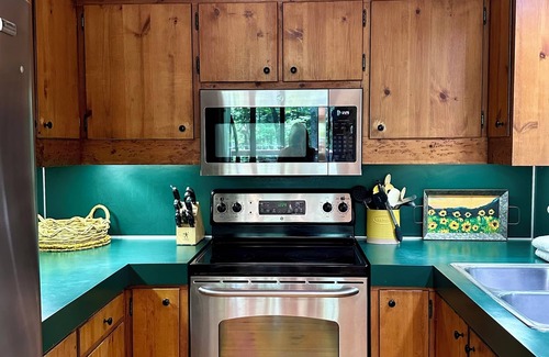 Plymouth Ski Chalet | Cheerful, mountain chalet w/sauna & new hot tub - amazing location!