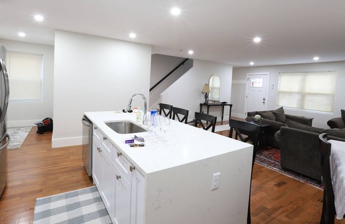 Medford House | Cheerful New Townhouse