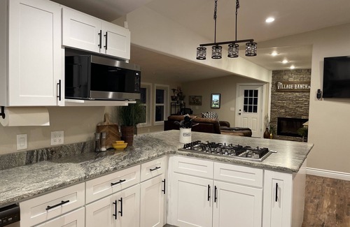 Halfway Other | Cheerful Newly remodeled 3-bedroom farmhouse