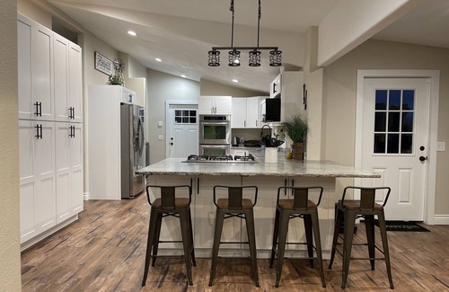 Halfway Other | Cheerful Newly remodeled 3-bedroom farmhouse