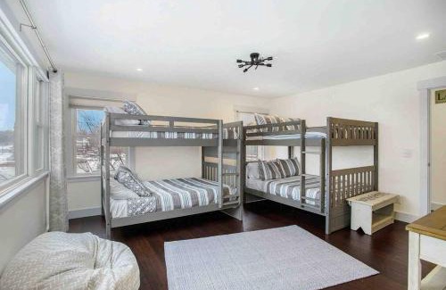 Sister Lakes House | Cheerful Sister Lakes 4 bed room Lake House with Hot tub